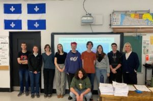 Doroti Polger Chain of life students and teachers Quebec (1)