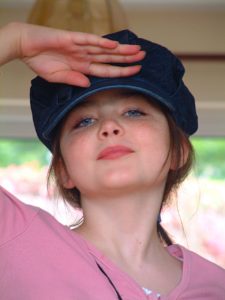 Lucia in Pretty woman hat, salute
